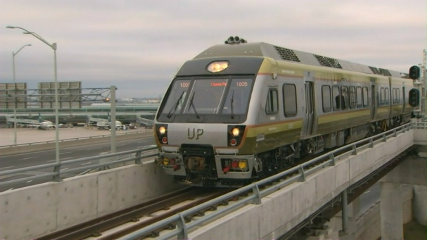 Quase 70 por cento dos inquiridos dizem que o bilhete do comboio Union-Pearson Express é muito caro, de acordo com resultados de uma nova sondagem.