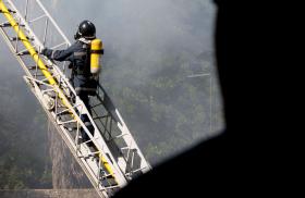 OITO MORTOS EM INCÊNDIO EM PRÉDIO DE HABITAÇÃO EM PARIS – POLÍCIA