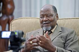 EX-PR CHISSANO CONSIDERA PAZ CONDIÇÃO PARA FORTALECER JUSTIÇA EM MOÇAMBIQUE