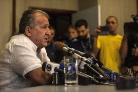 ZICO APRESENTOU VÍDEO QUE VAI USAR NA CAMPANHA PARA A PRESIDÊNCIA DA FIFA