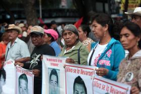 PAIS DE ESTUDANTES MEXICANOS DESAPARECIDOS INICIAM GREVE DE FOME