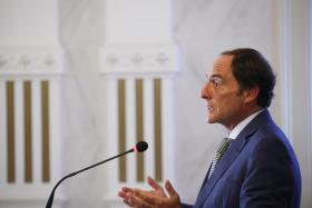 ELEIÇÕES: PORTAS DEFENDE POSIÇÃO EUROPEIA CLARA SOBRE REFUGIADOS E ELOGIA MERKEL