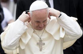 PAPA DENUNCIA FABRICANTES E TRAFICANTES DE ARMAS