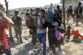 QUASE 8 MIL MIGRANTES NA SÉRVIA À ESPERA DE SEGUIR CAMINHO PARA A UE, ENTRAM 3.000 POR DIA