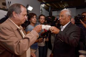 ELEIÇÕES: ANTÓNIO COSTA (PS) PEDE SOLUÇÃO “URGENTE” PARA CRISE DOS PREÇOS DO LEITE