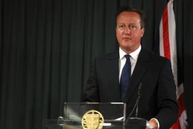 CAMERON DIZ QUE O REINO UNIDO VAI RECEBER “MAIS MILHARES” DE REFUGIADOS SÍRIOS