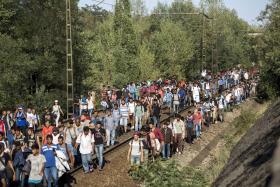 GRUPO DE VISEGRADO RECUSA QUOTAS OBRIGATÓRIAS NA UE PARA REPARTIR REFUGIADOS