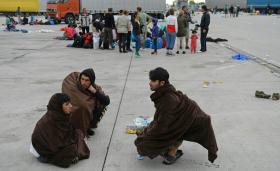 ENTRE 2.500 E 3.000 MIGRANTES CHEGARAM ESTA NOITE À ÁUSTRIA VINDOS DA HUNGRIA