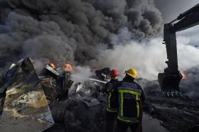 INCÊNDIO EM PARQUE DE TONDELA PODE LEVAR VÁRIAS HORAS A RESOLVER — BOMBEIROS