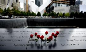 NOVA-IORQUINOS DEDICARAM SEIS MINUTOS DE SILÊNCIO ÀS VÍTIMAS DO 11 DE SETEMBRO