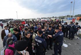MIGRAÇÕES: BRUXELAS DIZ QUE DECISÃO ALEMÃ PROVA “URGÊNCIA” DE PLANO EUROPEU