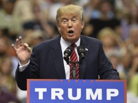CENTENAS DE PESSOAS PROTESTAM CONTRA DONALD TRUMP EM DALLAS (EUA)