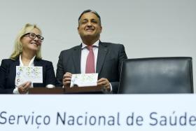 MINISTRO DA SAÚDE ANUNCIA ACORDO COM ENFERMEIROS QUE TERÃO SALÁRIOS EQUIPARADOS