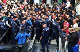 MIGRAÇÕES: ALEMANHA E ÁUSTRIA PEDEM CIMEIRA EXTRAORDINÁRIA DA UE NA PRÓXIMA SEMANA