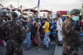 CARAVANA PORTUGUESA AYLAN KURDI PARTE HOJE PARA AJUDAR REFUGIADOS