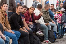 MIGRAÇÕES: CANADÁ VAI ACEITAR 10.000 SÍRIOS ATÉ SETEMBRO DE 2016 — GOVERNO