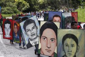 PRESIDENTE DO MÉXICO PROMETE PROCURAR A VERDADE SOBRE 43 ESTUDANTES DESAPARECIDOS