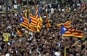 MOVIMENTOS CATALÃES FAZEM DEMONSTRAÇÃO DE FORÇA NO FECHO DA CAMPANHA PELA INDEPENDÊNCIA