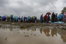 QUASE 10.000 REFUGIADOS ENTRARAM SEXTA-FEIRA NA CROÁCIA