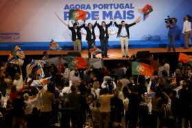 PASSOS PROMETE PRIORIDADE AOS PENSIONISTAS, FUNCIONÁRIOS PÚBLICOS E DESEMPREGADOS