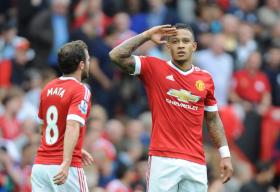 MANCHESTER UNITED VENCE E ASSUME LIDERANÇA DA LIGA INGLESA