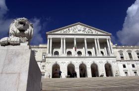 PARLAMENTO REÚNE-SE HOJE PARA ÚLTIMA SESSÃO ANTES DAS ELEIÇÕES