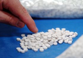 MEDICAMENTOS SEM RECEITA VENDIDOS FORA DAS FARMÁCIAS HÁ DEZ ANOS