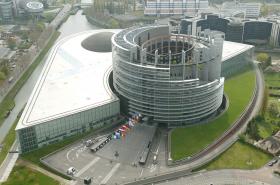 UNIÃO EUROPEIA: PARLAMENTO CONSIDERA INACEITÁVEIS CORTES PROPOSTOS PELO CONSELHO