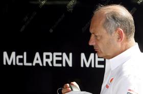 RON DENNIS CONSIDERA “EMBARAÇOSAS” CRÍTICAS DE ALONSO À PRESTAÇÃO DA MCCLAREN