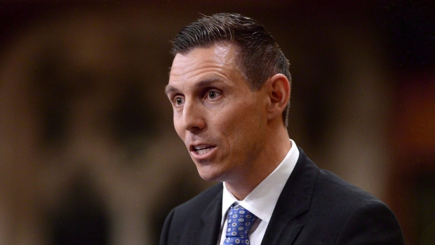 O então deputado conservador Patrick Brown dá o seu discurso de despedida na Câmara dos Comuns em Otava -13 de maio de 2015. Brown renunciou a fim de concorrer à liderança dos Progressistas Conservadores do Ontário. (Sean Kilpatrick / The Canadian Press)