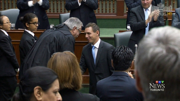NDP E CONSERVADORES DO ONTÁRIO ADVERTEM QUE VENDA DA HYDRO ONE PODERÁ LEVAR AO AUMENTO DO CUSTO DA ELETRICIDADE