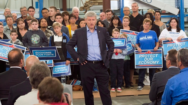 O líder Conservador Stephen Harper fala aos adeptos, domingo, 13 de setembro, 2015, em Stittsville, Ont. THE Canadian Press / Ryan Remiorz