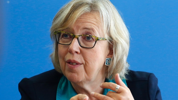 A líder do Partido Verde Elizabeth May fala com a Canadian Press durante uma entrevista em Otava - 23 de setembro, 2015. THE CANADIAN PRESS/Patrick Doyle