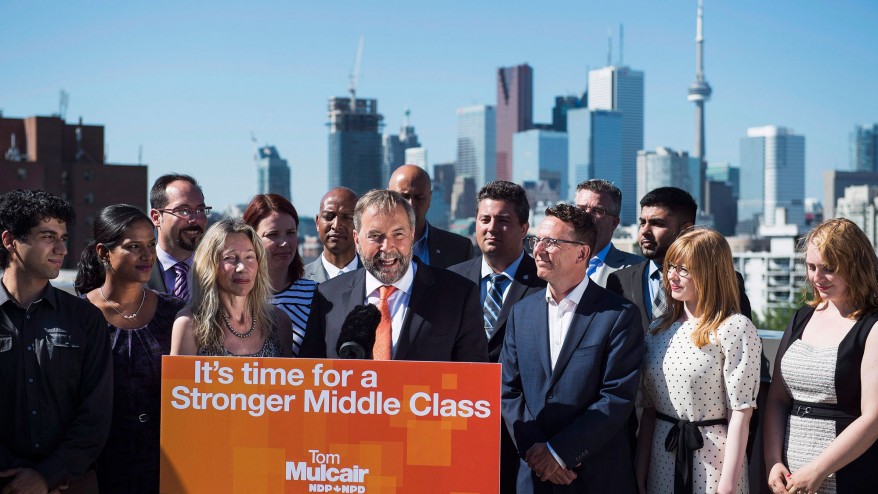 O líder do NDP Tom Mulcair realiza um comício no centro de Vancouver, B.C., no domingo, 13 de setembro de 2015. The Canadian Press / Sean Kilpatrick