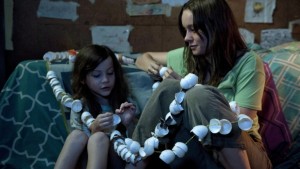 Brie Larson (direita) e Jacob Tremblay numa cena do filme 'Room'. (THE Canadian Press/Divulgação/Toronto International Film Festival/Caitlin Cronenberg)