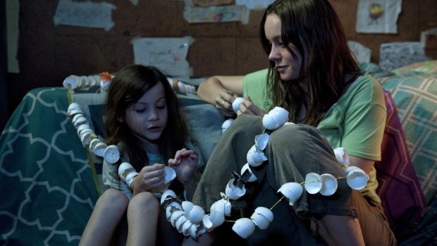 Brie Larson (direita) e Jacob Tremblay numa cena do filme 'Room'. (THE Canadian Press/Divulgação/Toronto International Film Festival/Caitlin Cronenberg)