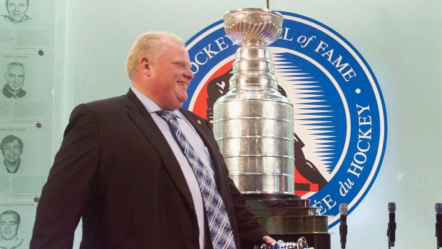 Rob Ford participa num evento no Hockey Hall of Fame em Toronto - 30 de julho de 2012. (Nathan Denette/The Canadian Press)