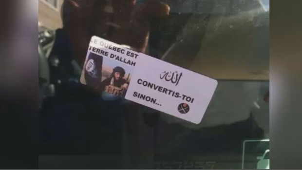 A polícia está a investigar dezenas de autocolantes pró-jihadistas que foram encontrados em carros estacionados em Repentigny no domingo