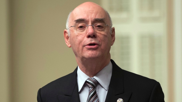 Jacques Daoust, o ministro da Economia, da Inovação e Exportação do Quebec, nesta foto de 19 de fevereiro, 2015, na legislatura de Quebec City. THE CANADIAN PRESS/Jacques Boissinot