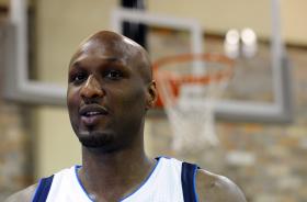 BASQUETEBOLISTA LAMAR ODOM SAI DO COMA E JÁ COMUNICA COM OS MÉDICOS