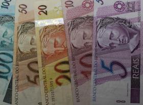 BRASIL DESISTE DE META DE EXCEDENTE E PREVÊ DÉFICE DE 12 MIL ME NAS CONTAS DE 2015