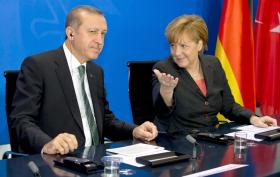 MERKEL VIAJA HOJE PARA A TURQUIA PARA DEBATER CRISE DOS REFUGIADOS