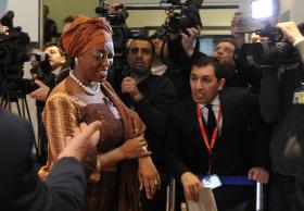 NIGÉRIA CONFIRMA DETENÇÃO DE EX-MINISTRA DO PETRÓLEO EM LONDRES