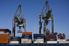 EXPORTAÇÕES SOBEM 5,8% E IMPORTAÇÕES 2,4% NO TRIMESTRE TERMINADO EM AGOSTO – INE