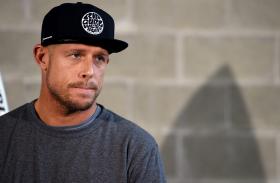 MICK FANNING É O ÚNICO QUE PODE CHEGAR AO TÍTULO MUNDIAL DE SURF EM PENICHE