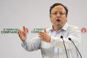 ASSIS AFASTA-SE DA CORRIDA E RECUSA DISCUSSÃO “EXTEMPORÂNEA” SOBRE LIDERANÇA DO PS