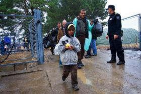 HUNGRIA INTERCETA 16.878 REFUGIADOS NO FIM DE SEMANA