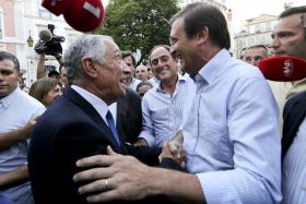 MARCELO JUNTOU-SE À COMITIVA PSD/CDS-PP EM LISBOA E OUVIU APELOS PARA AVANÇAR PARA BELÉM