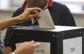 TRÊS MESAS DE VOTO ABERTAS COM ATRASO E 224 PEDIDOS DE INFORMAÇÃO POR TELEFONE – CNE