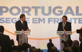 ACORDO DE GOVERNO PSD/CDS INCLUI PRESIDENTE DO PARLAMENTO E EVENTUAL REVISÃO DA CONSTITUIÇÃO